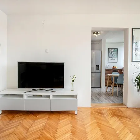 No.15 Apartment Split