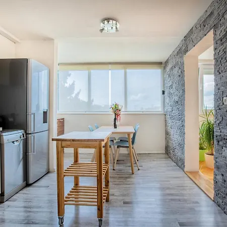 Apartman No.15 *